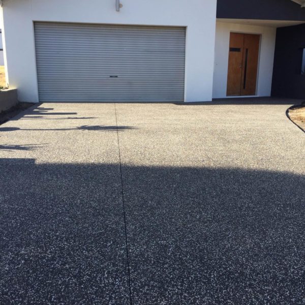 Driveway - Exposed 90% Bluestone and 10% White Concrete